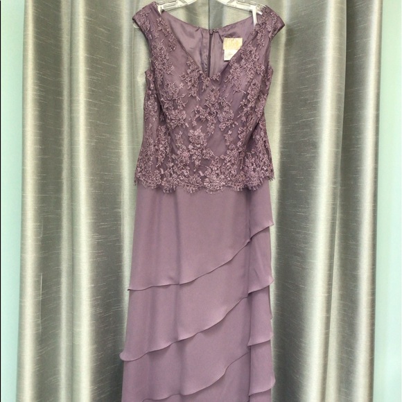 LaBelle Gown - Picture 1 of 6